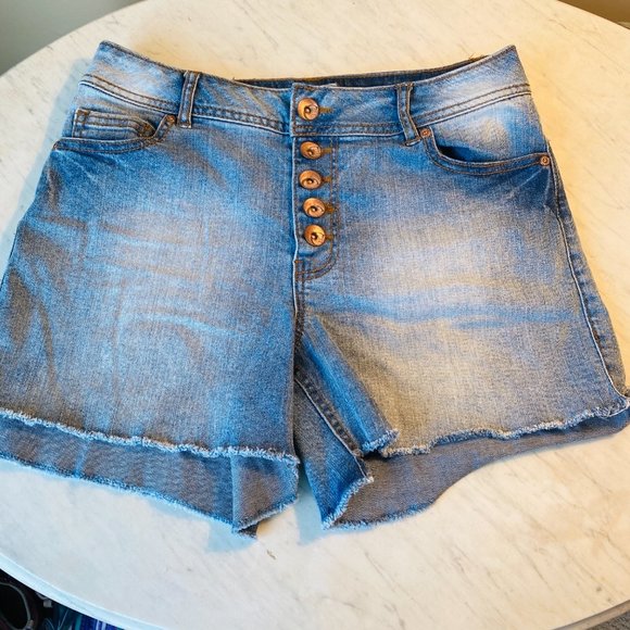 C Denim Womens Classic High Waisted Button Fly Raw Hem Jean Shorts Size 6 - Picture 1 of 7